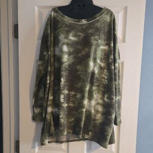 Red Lolly Boutique Sample Sized Camouflage Long Sleeve Women's Top